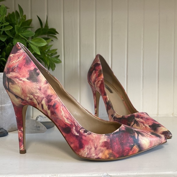 BCBGeneration 4” Stiletto - 9.5 - Picture 6 of 8